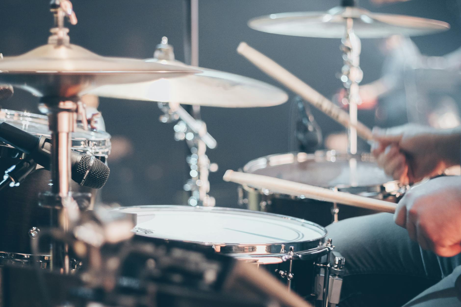 tilt shift photo of acoustic drum set, Music instruments