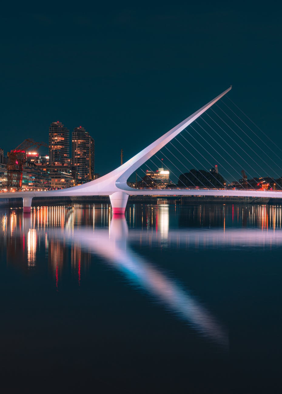 the bridge over the river in the city at night