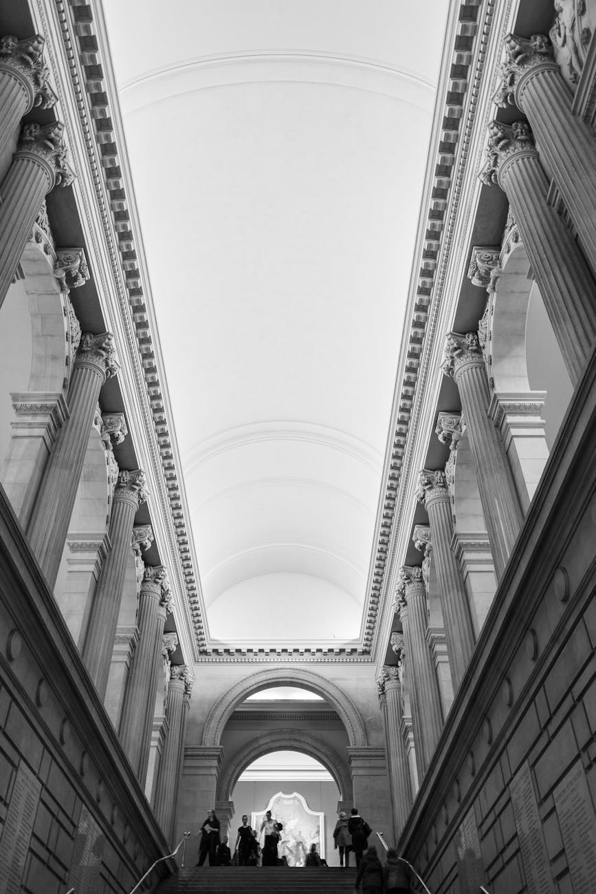 architectural grandeur in a new york museum, Teen and Young Adult Art History